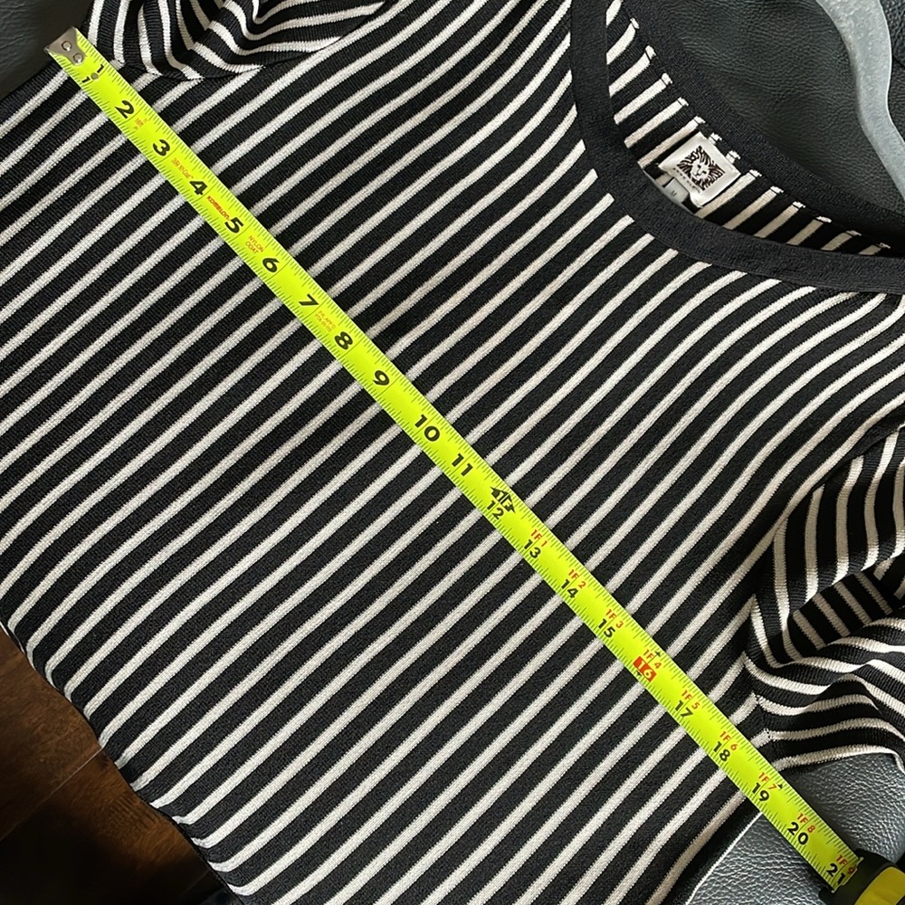 Anne Klein Knit Top Size M Black White Stripes Asymmetrical Brand New - Picture 11 of 12